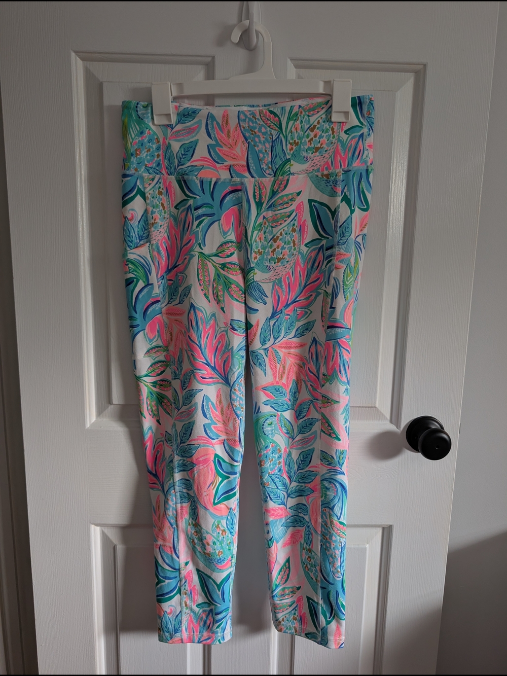 Lilly Pulitzer Luxletic  Printed Cropped Leggings in Multi Floral L
